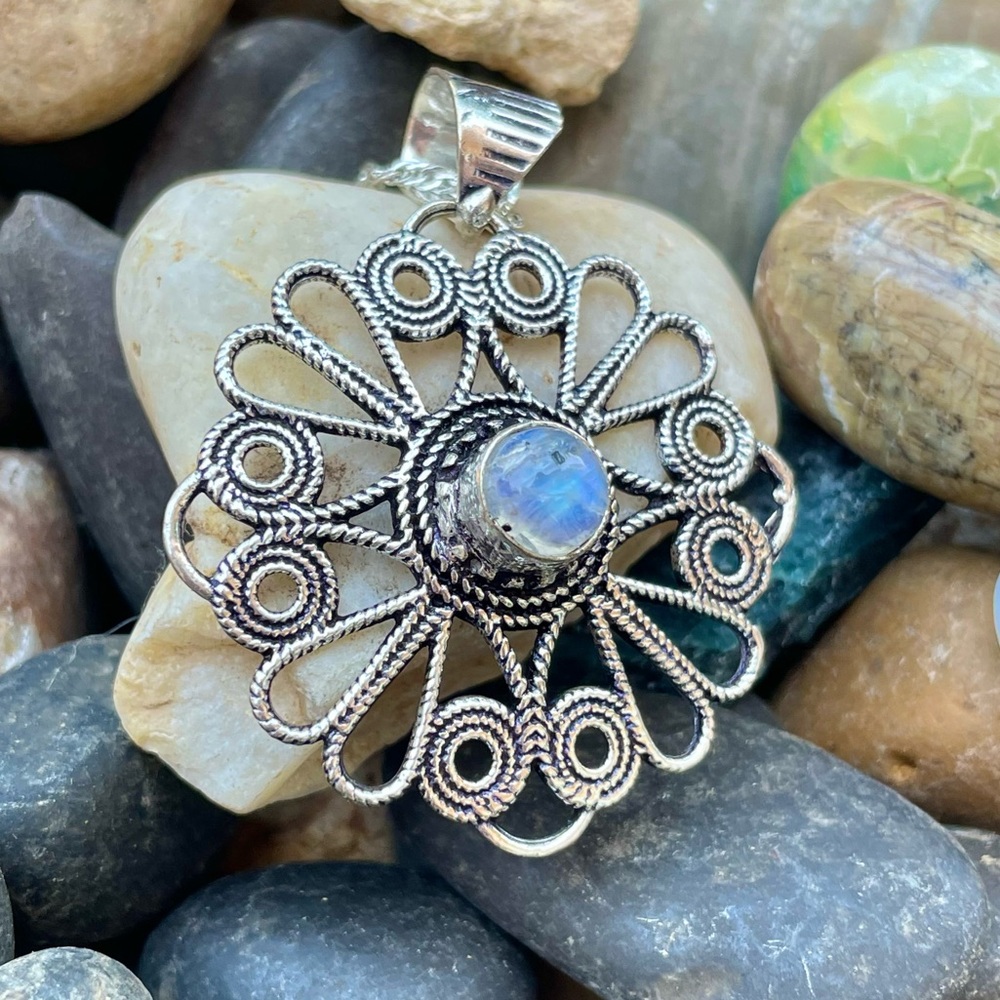 😵 Small Dainty Mandala Rainbow Moonstone Pendant Flower necklace blue flash